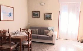 Proietti Savina-Appartamento con terrazza vista mare
